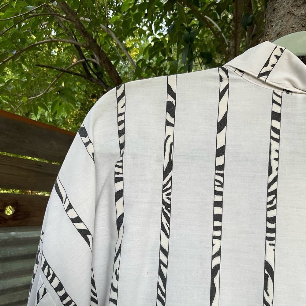 Vintage Oversized Zebra Button Down Shirt Size Large - Picture 10 of 13